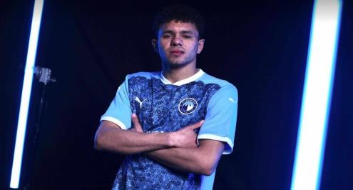 "من أهم المواهب في الكرة المصرية".. بيراميدز يعلن تعاقده مع محمود زلاكة